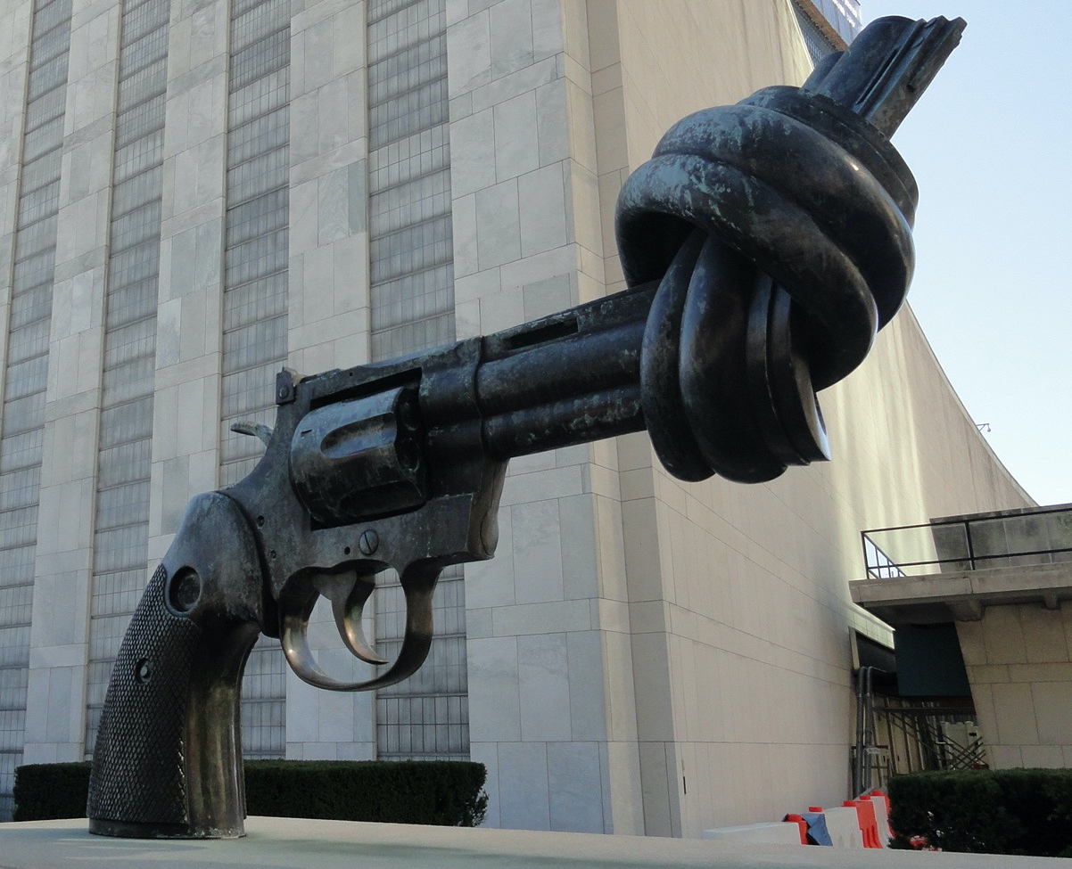 The-Knotted-Gun-by-Carl-Fredrik-Reuterswärd_cropped The-Knotted-Gun-by-Carl-Fredrik-Reuterswärd_cropped